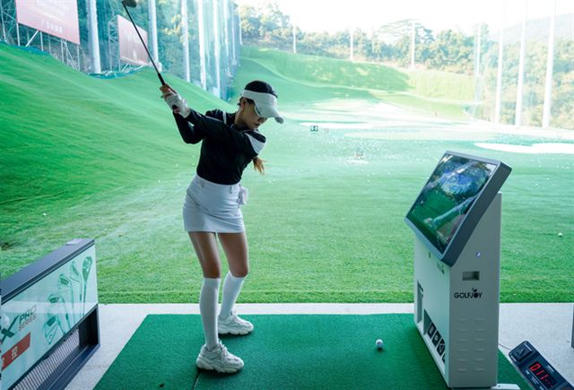Y衡泰信推出数智化练习场教学练一体机j9九游会真人第一品牌GOLFJO(图4)