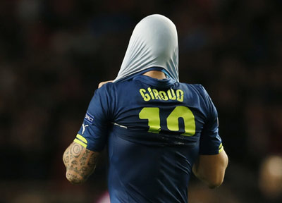 A北京险胜辽宁 屡现观众斗殴j9九游会入